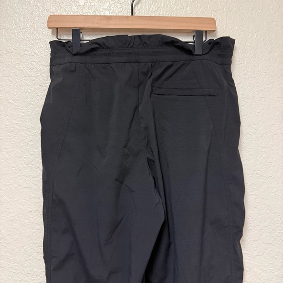 ✨ ATHLETA ✨ Black Trekkie High Rise Parachute Pants Size 8 - Picture 6 of 16